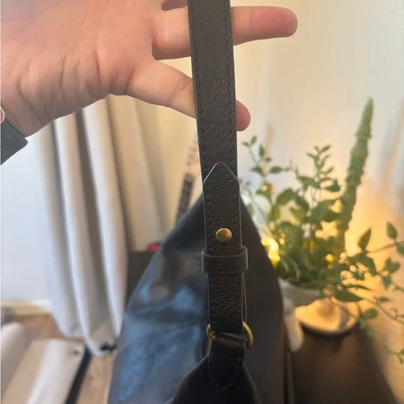 🔑 Fossil Black Leather Hobo Bag with Gold Buckles - Picture 4 of 8